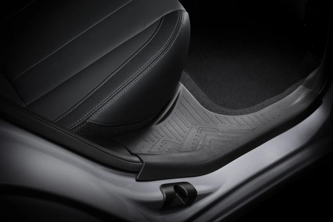 Rear Gate Trim / Side Sill Plate